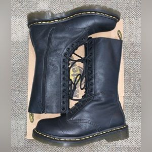 ❌SOLD❌ Dr. Martens B199 in Black